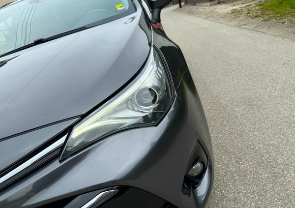 Toyota Avensis cena 59999 przebieg: 123400, rok produkcji 2018 z Knurów małe 704